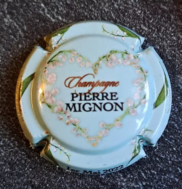 Capsule de champagne Pierre Mignon 1er Mai 2022 fond bleu plaque muselet new