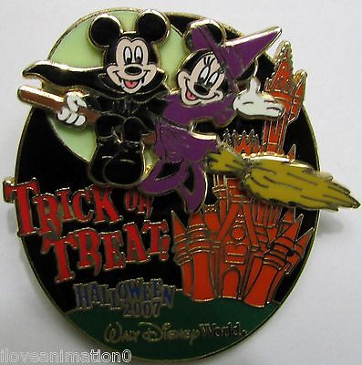 Disney Halloween Trick or Treat Mickey Mouse & Minnie Mouse Halloween Pin