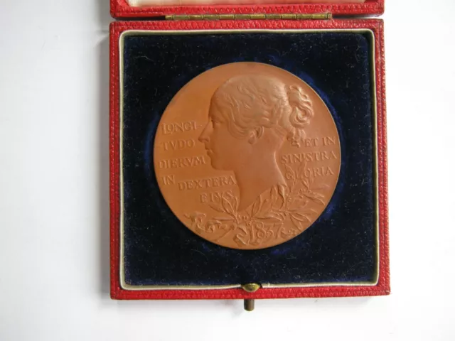 1897 official Queen Victoria Diamond Jubilee medal cased bronze 56mm EF