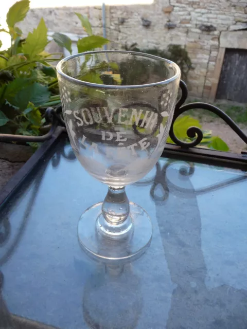 Ancien verre souffle souvenir de la fête gravé a l'acide decor de fleurs  ref 1