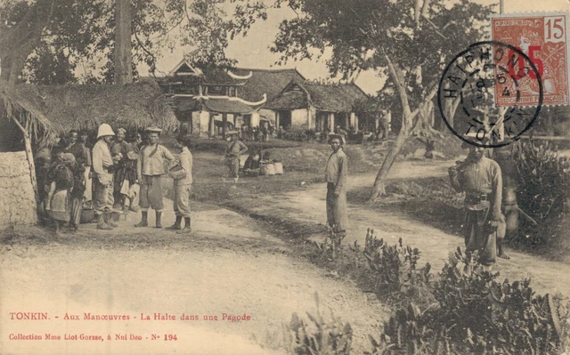 Cochinchine Vietnam Tonkin Aux Mancoeuves La Halte dans une Pagode 05.87