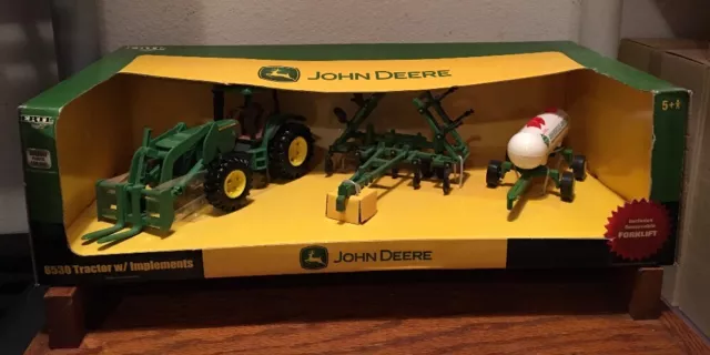 New In Box John Deere Ertl 8530 Tractor W/ Implements