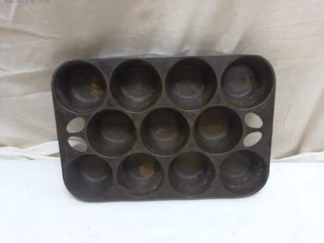 Vintage GRISWOLD Cast Iron NO 10 Popover Muffin Pan 949 B Erie PA USA 11 Cup