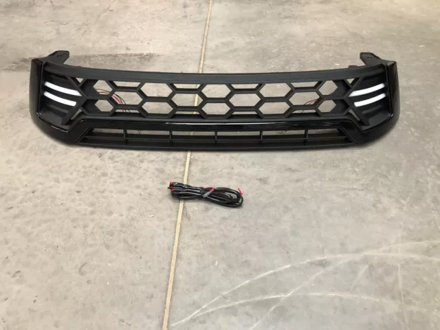 Griglia Anteriore per Toyota Hilux 2016-2020 MK8 LED Nero Lucido DRL