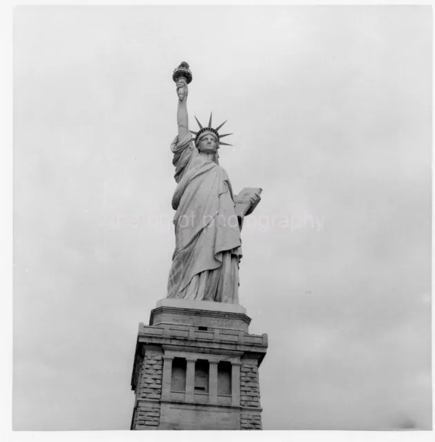 STATUE OF LIBERTY Vintage FOUND PHOTO b+w Snapshot NEW YORK 39 LA 91 N