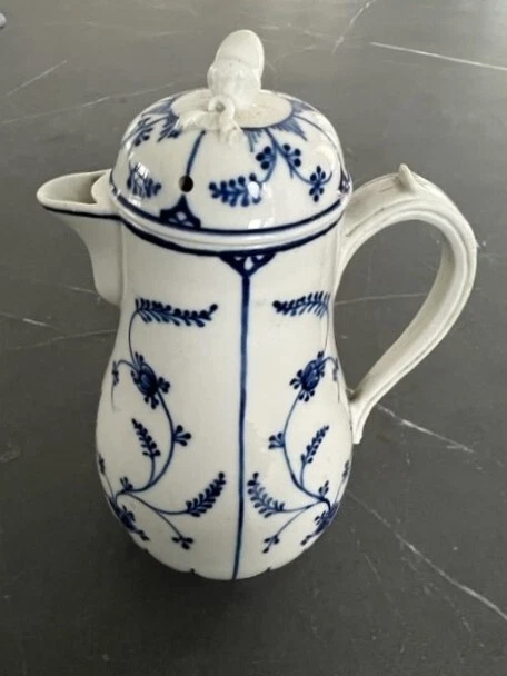 Rare Verseuse  Chocolatière en Porcelaine de Tournai XVIIIème