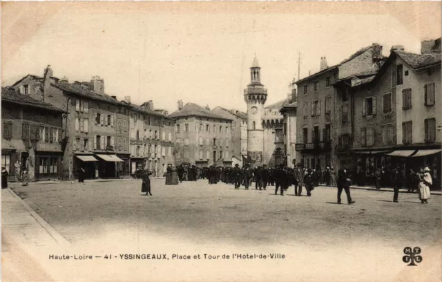 CPA AK YSSINGEAUX - Place et Tour de l'Hotel-de-VILLE (691054)