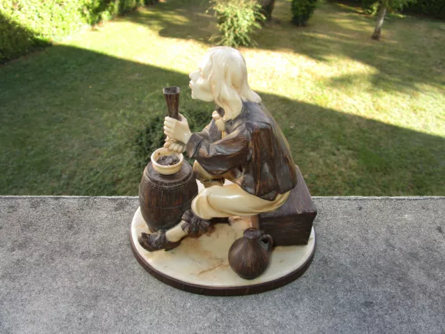 Ancienne très belle figurine Capodimonte Napoli en résine style porcelaine.