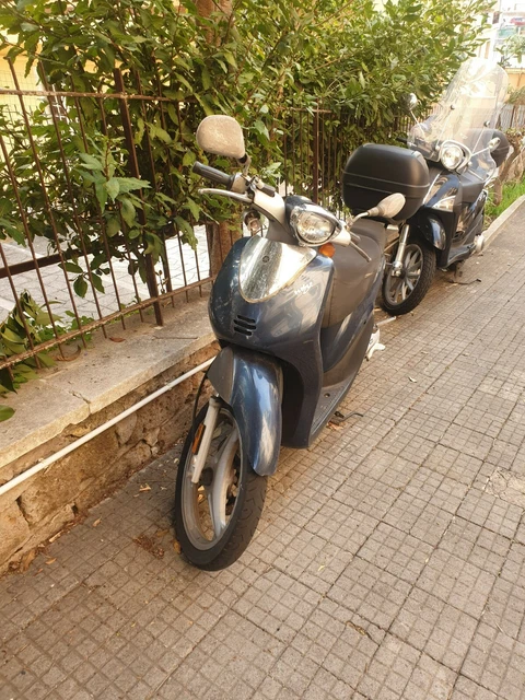 Yamaha scooter why 50 cc 40.000 km colore blu perfettamente marciante Yamaha scooter why 50 cc 40.000 km colore blu perfettamente marciante