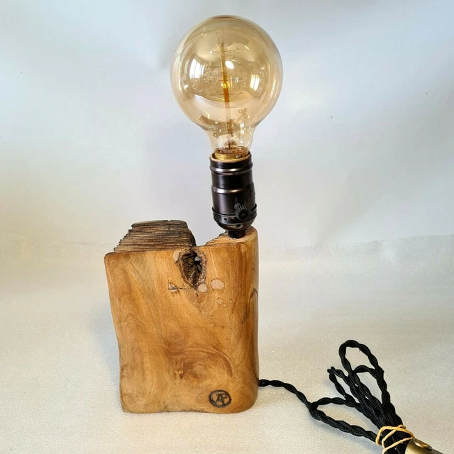 Lampe Bambou Aliette, une lampe artisanale en bambou