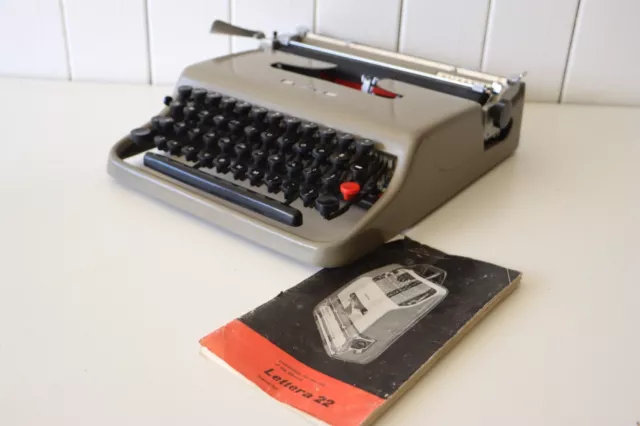 Excellent Condition - OLIVETTI Lettera 22 Portable Typewriter + Original Case