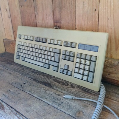 VINTAGE BTC TASTIERA BTC-5339 Clicky meccanico a molla DIN 5 PIN TESTATO 