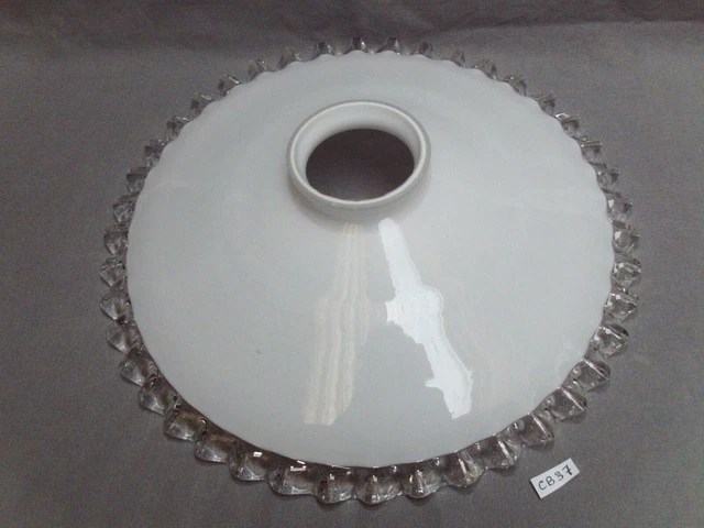 abat jour ancien en opaline blanche, bord plissé, Ø 24,9 cm à collerette (CB37)