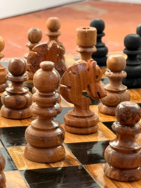 Jeu d'Echecs Mini en Bois – Coffret Brun Compact Portable avec Pièces Staunton