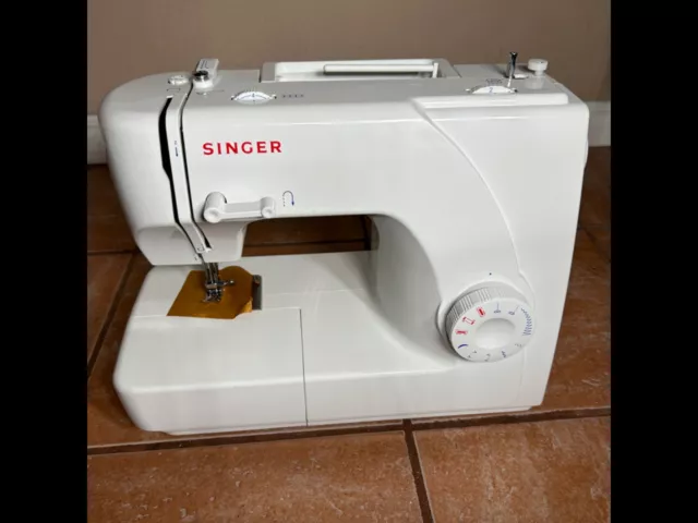1964 WHITE ZIGZAG Sewing Machine Model 764 - Powers Up - As-IS