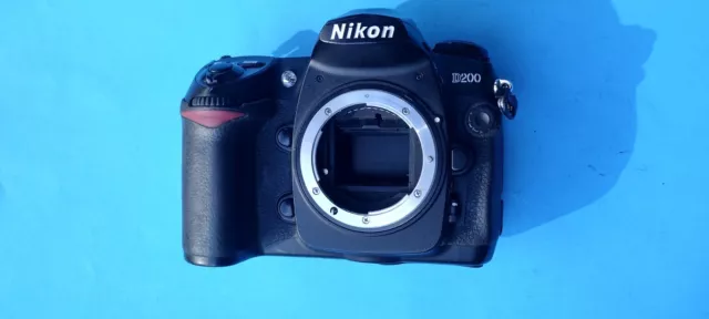 Nikon D200 10.2 MP Digital SLR Camera Body Only NOT WORKING FOR PARTS. READ!