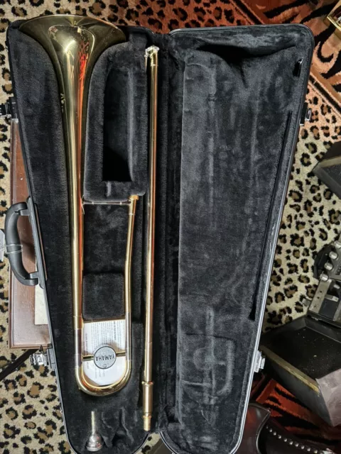 Yamaha YSL200AD Advantage Student Trombone with 1 Mouthpiece and Case
