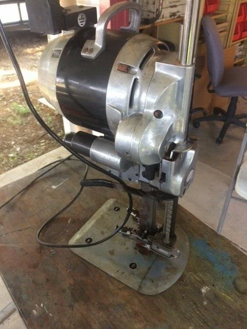 Consew 918-8 Straight Knife Cloth Cutting Machine 8" Blade 110 Volt - used