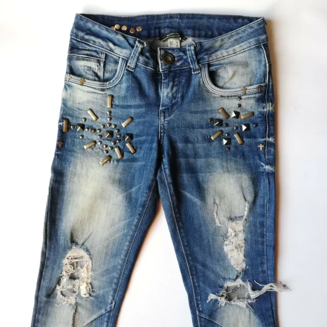 Jeans strappati deals ragazza bershka