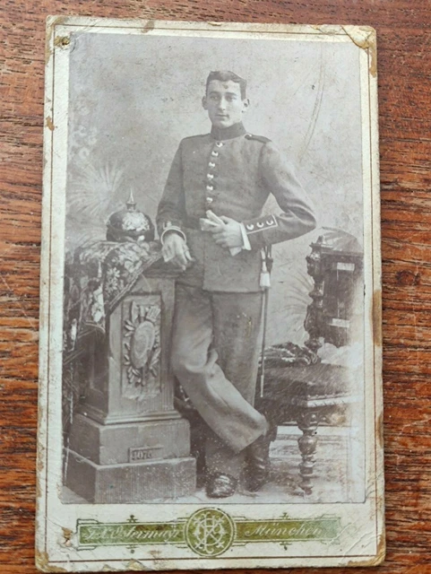 Portrait CDV Soldat Offizier mit Säbel & Pickelhaube Foto Ostermayr München