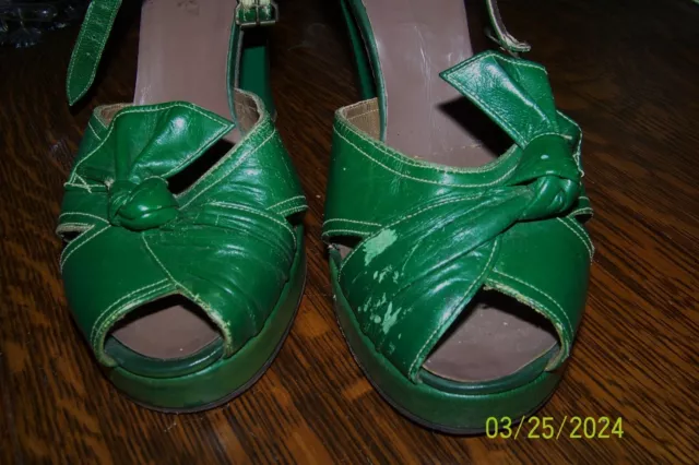Vintage 1940s green leather ankle strap womens shoes