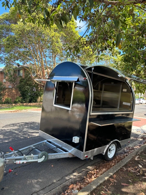 Round food trailer