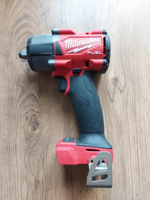 MILWAUKEE CORDLESS 18v, 1/2in DRIVE IMPACT WRENCH  MODEL M18 FMTIW2F12