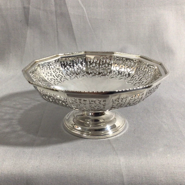 1960 Solid Silver Pedestal Bon Bon Bowl By William Suckling Ltd. 79.81g.