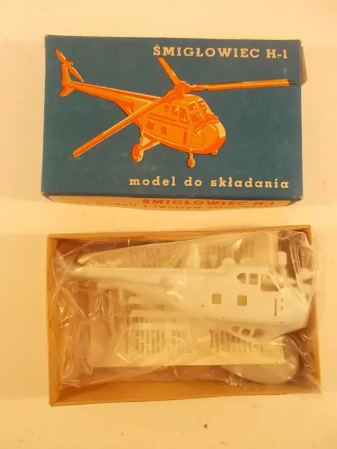 PZW 1/72 Smiglowiec H-1 Helicopter Plastic Model Kit