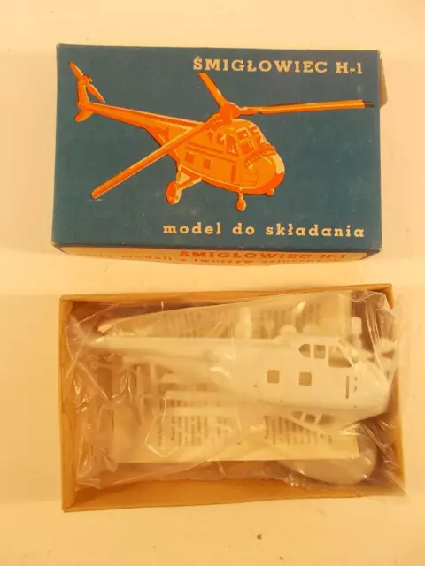 PZW 1/72 Smiglowiec H-1 Helicopter Plastic Model Kit