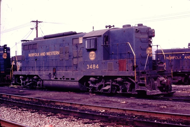 Norfolk & Western N&W Emd Gp9 Locomotive Torpedo #3484 Original Ektachrome Slide