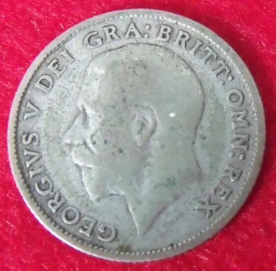 1924 GEORGE V SILVER SIXPENCE  ( 50% Silver )  British 6d Coin.   984