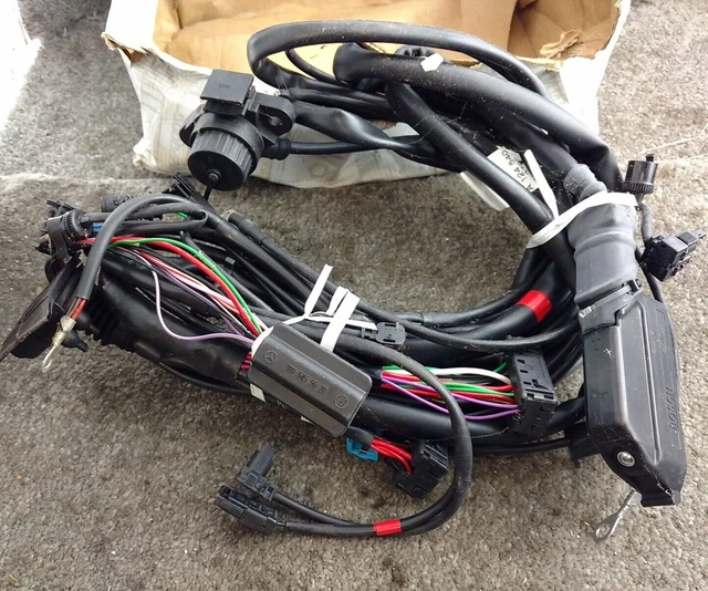 NEW GENUINE MERCEDES W124 Engine Wiring Loom Harness 200E 230E 230TE