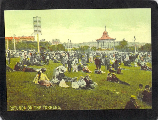 S0234 Australia SA Adelaide Elder Park River Torrens council postcard