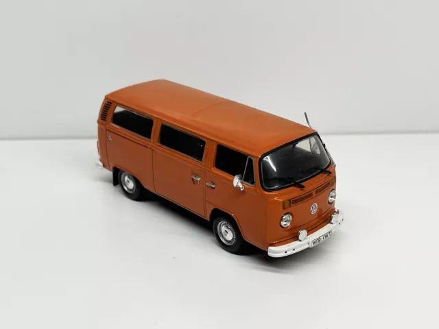 1:43 - Minichamps - VW T2 Bus //  5 G 837