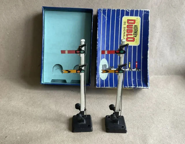 Boxed Hornby Dublo D2 Double Arm Upper Quadrant Home Distant Signals  - OO Gauge