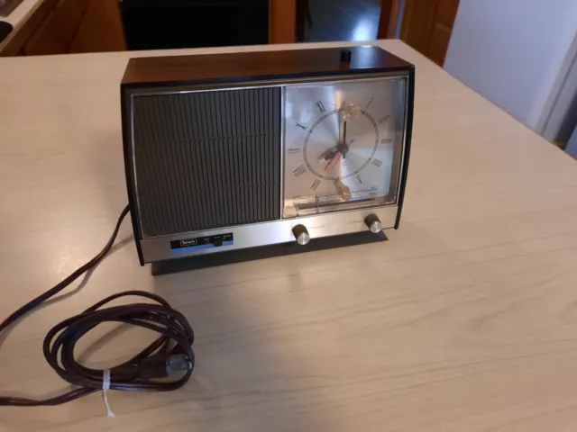 Sears Vintage AM/FM Transistor Radio With Clock ( Clock & Radio Working )