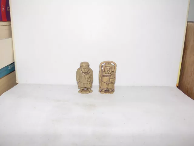 2 ältere Figuren-Zubehör-Deko-Museum-Kaufladen-Puppenhaus-Puppenstube