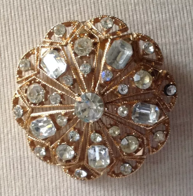 broche vintage couleur or ronde cristaux diamant gravé en relief brillance /88