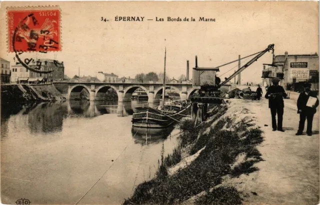 CPA ÉPERNAY - Les Bords de la MARNE (364145)