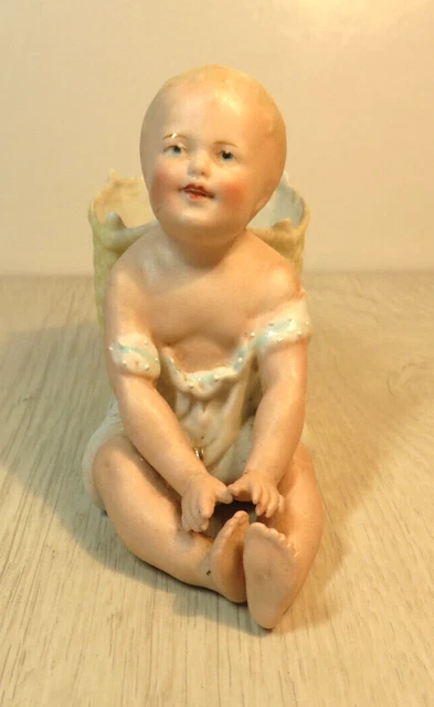 Figurine, vide poche  en biscuit ou Porcelaine  de Bavière ?, bébé assis