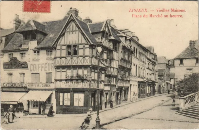 CPA LISIEUX Vieilles Maisons - Place du Marche au Beurre (1227568)