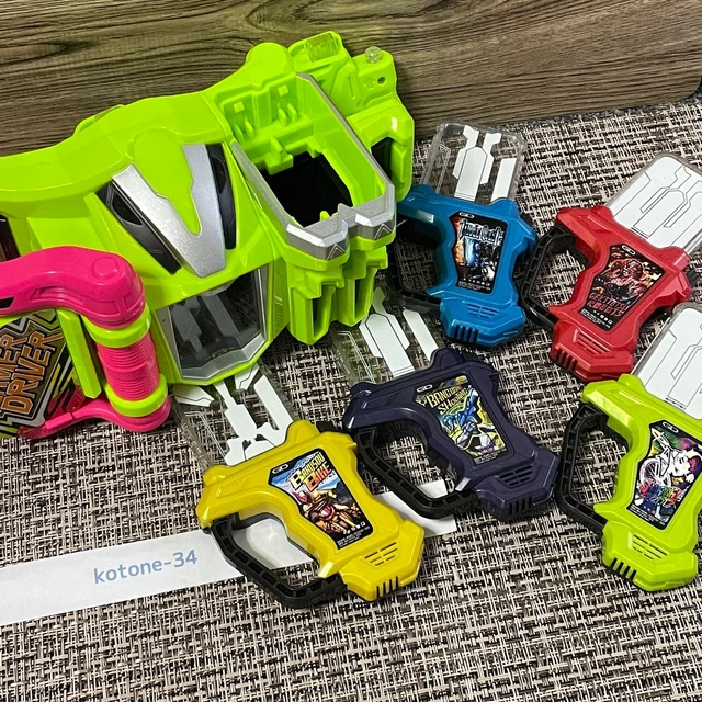 Bandai Masked Kamen Rider Ex-Aid DX Gamer Driver Henshin Belt & DX Gashat 5 Set