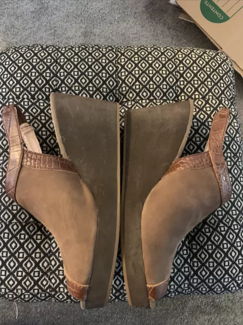 Tommy Bahama Womens Size 7B Brown Canvas Leather Wedges 2
