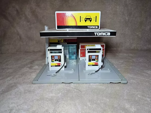 TOMY Tomica Hypercity Petrol Station And Car Wash NOT COMPLETE SPARES 85306 B94