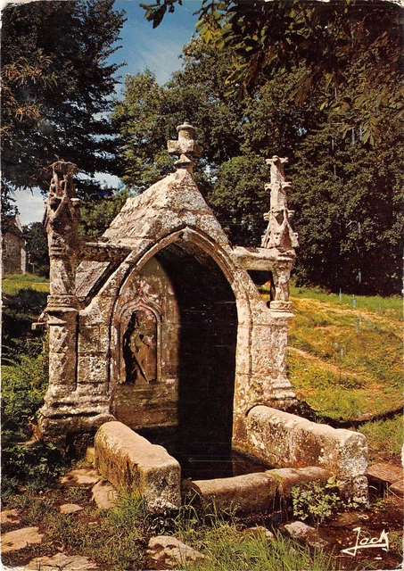 BR14131 Saint Venac fountain   france