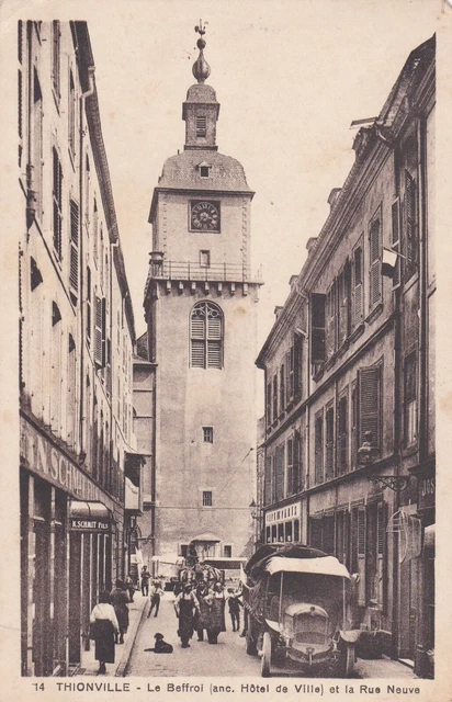 CPA 57 THIONVILLE Le Beffroi (anc Hotel de Ville) et la Rue Neuve