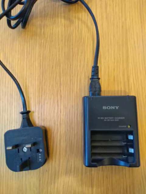 Genuine Sony BC-CS2A Ni-MH Battery Charger, AA AAA Size, 3 pin UK plug