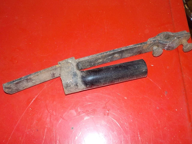 Vis Molette Ancienne 6x8 – NOS Pour Motobecane, Peugeot, Terrot, Solex