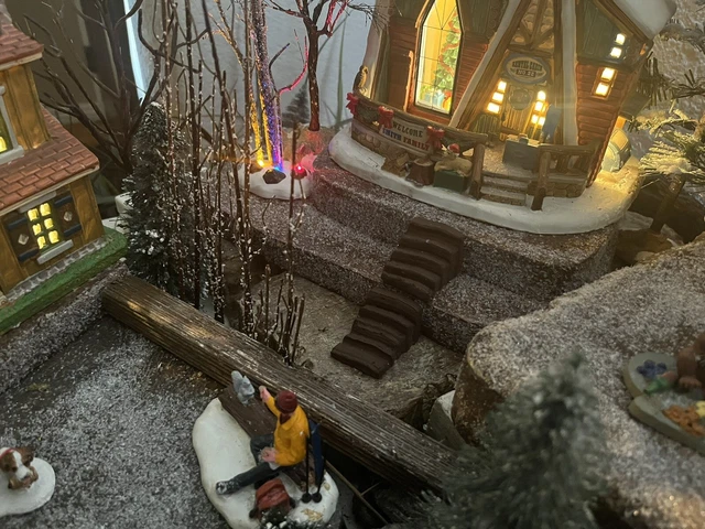 Lemax 2021 Mountain Holiday Reunion Vail Village #15745 A-Frame Wooden Cabin Pup 2